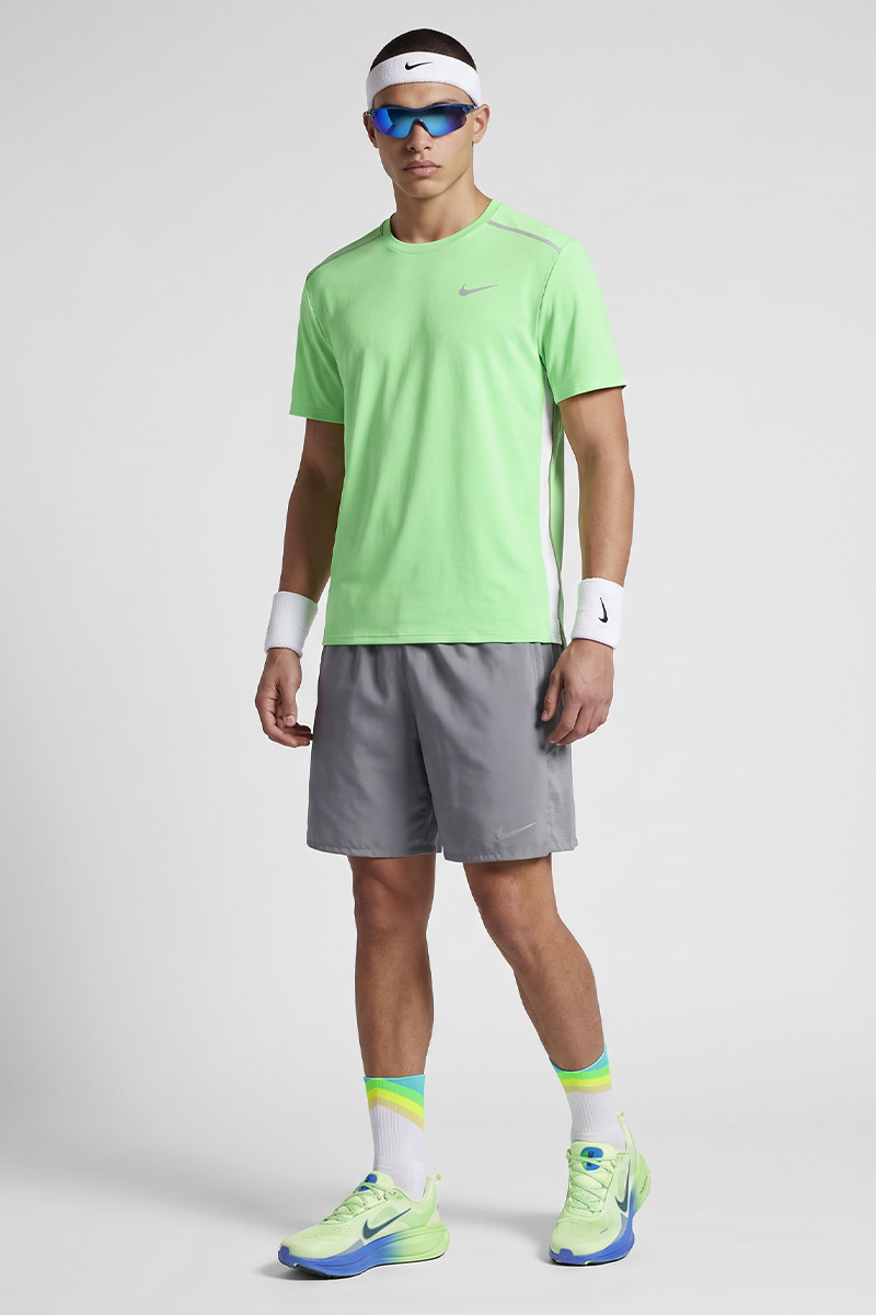 Men running Nike