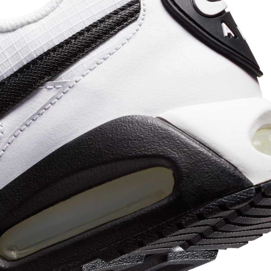 nike air max ivo on feet