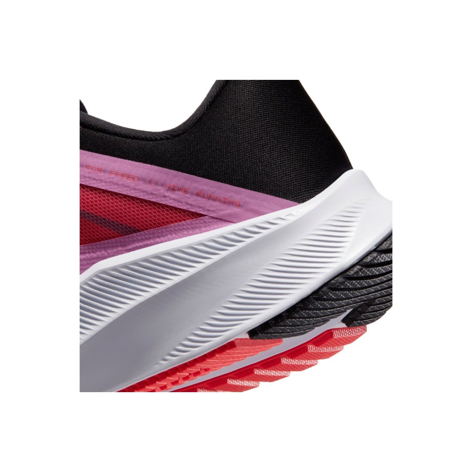 nike running quest 3 trainers in black and pink