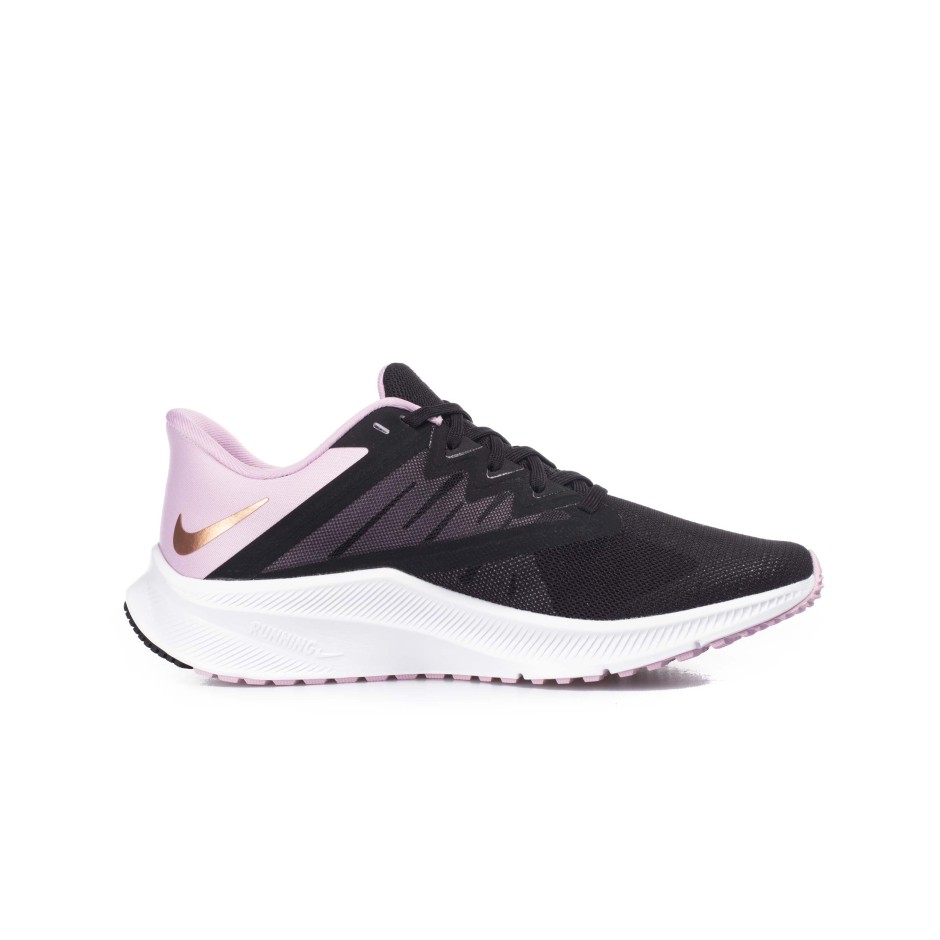 nike running quest 3 trainers in black and pink