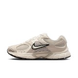 Γυναικεία Sneakers Εκρού - Nike V5 RNR Εικόνα 0