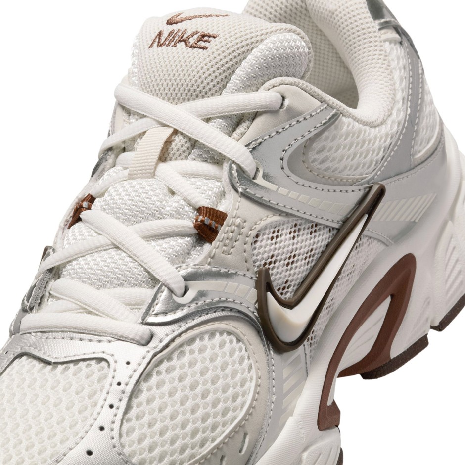 Women's Sneakers Ecru - Nike V5 RNR