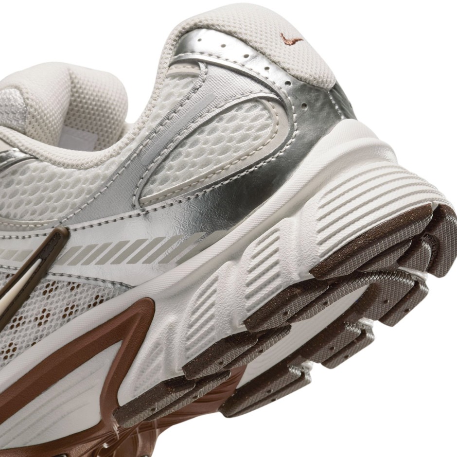 Women's Sneakers Ecru - Nike V5 RNR