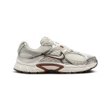 Women's Sneakers Ecru - Nike V5 RNR Image 