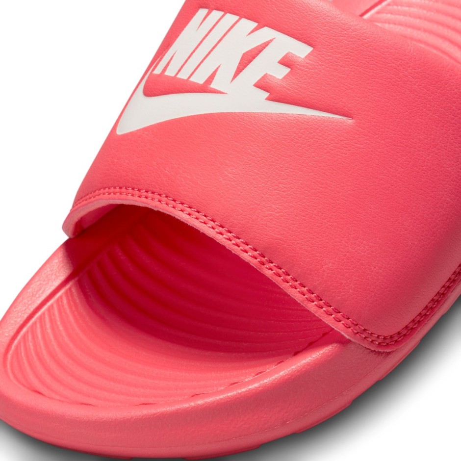 NIKE VICTORI ONE Φούξια