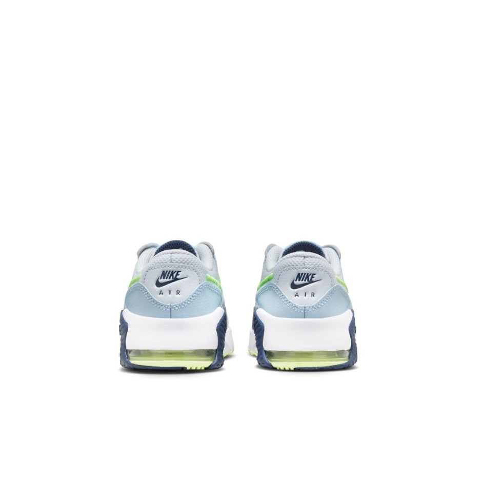 air max 90 spruce lime on feet