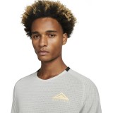 NIKE M NK DF TRAIL TOP SS Γκρί