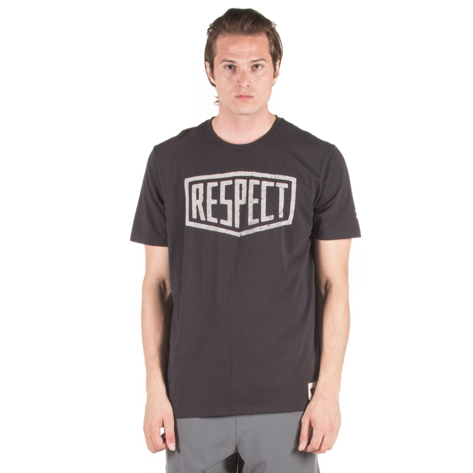 UNDER ARMOUR PROJECT ROCK GRAPHIC RESPECT S S/S T-SHIRT 1346096-001 Μαύρο