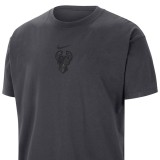 Ανδρική Κοντομάνικη Μπλούζα NBA Ανθρακί - Nike Milwaukee Bucks Premium Essentials Εικόνα 1