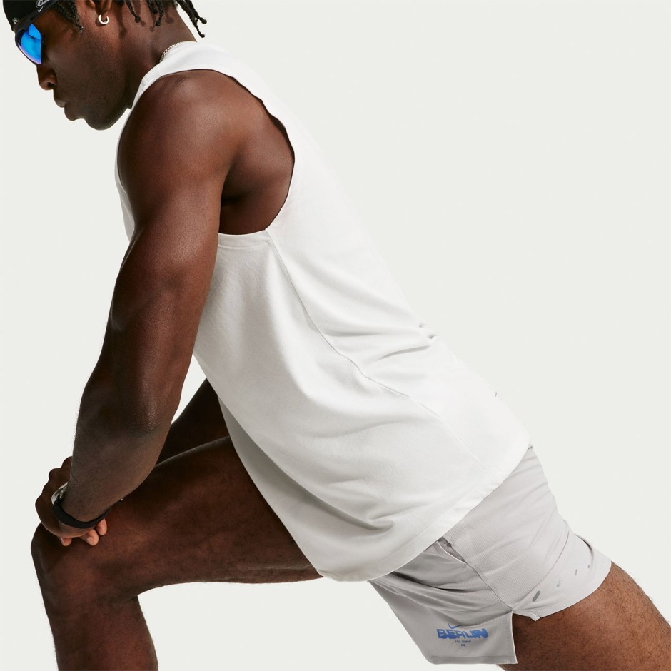Ανδρικό Σορτς για Τρέξιμο Γκρι - Nike Stride 'Run In Berlin' 