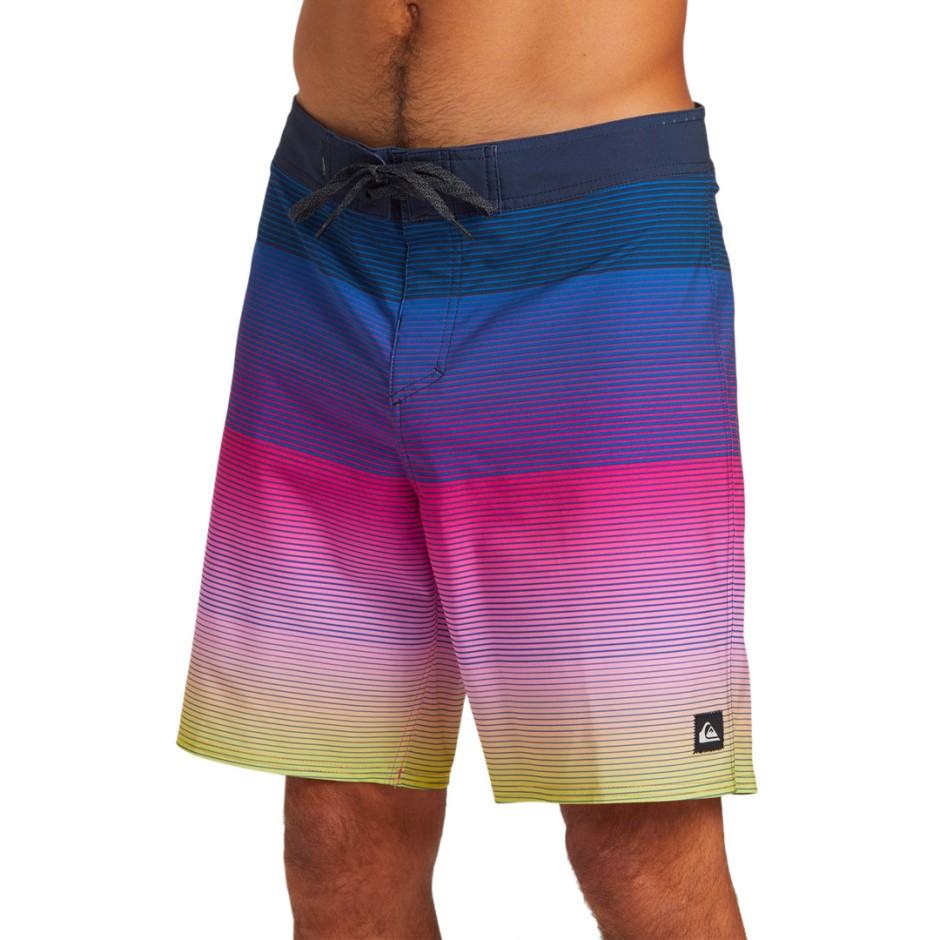QUIKSILVER SURFSILK MASSIVE 18 AQYBS03651-KTP6 Colorful