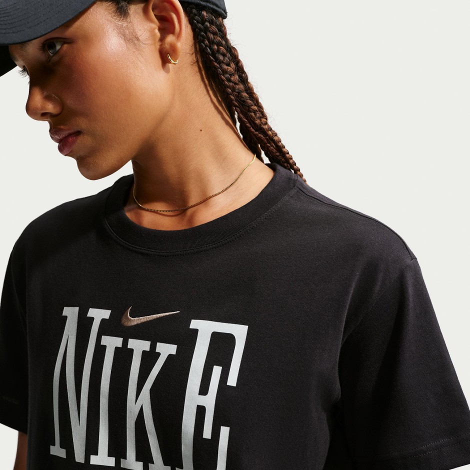 Women's T-Shirt Black - Nike Sportswear Classic