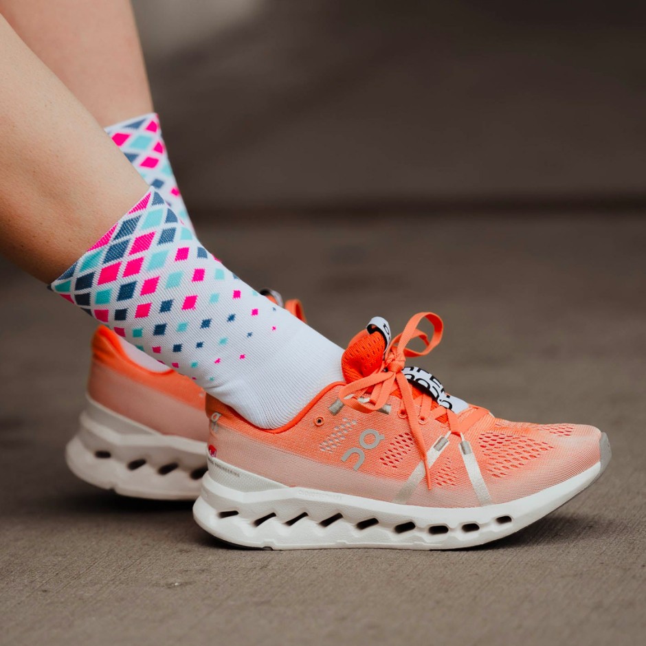 INCYLENCE HIGH-CUT RUNNING CRYSTALS 0101612-WHITE PINK CYAN Colorful