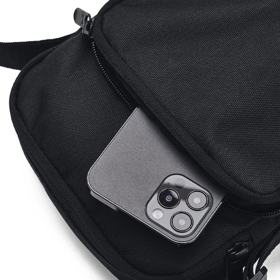 UNDER ARMOUR LOUDON LITE CROSSBODY 1381912-001 Black