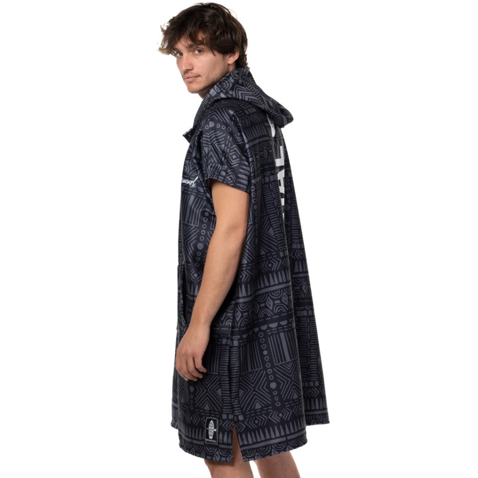BEE UNUSUAL BALOO HOODED CHANGING PONCHO Μαύρο