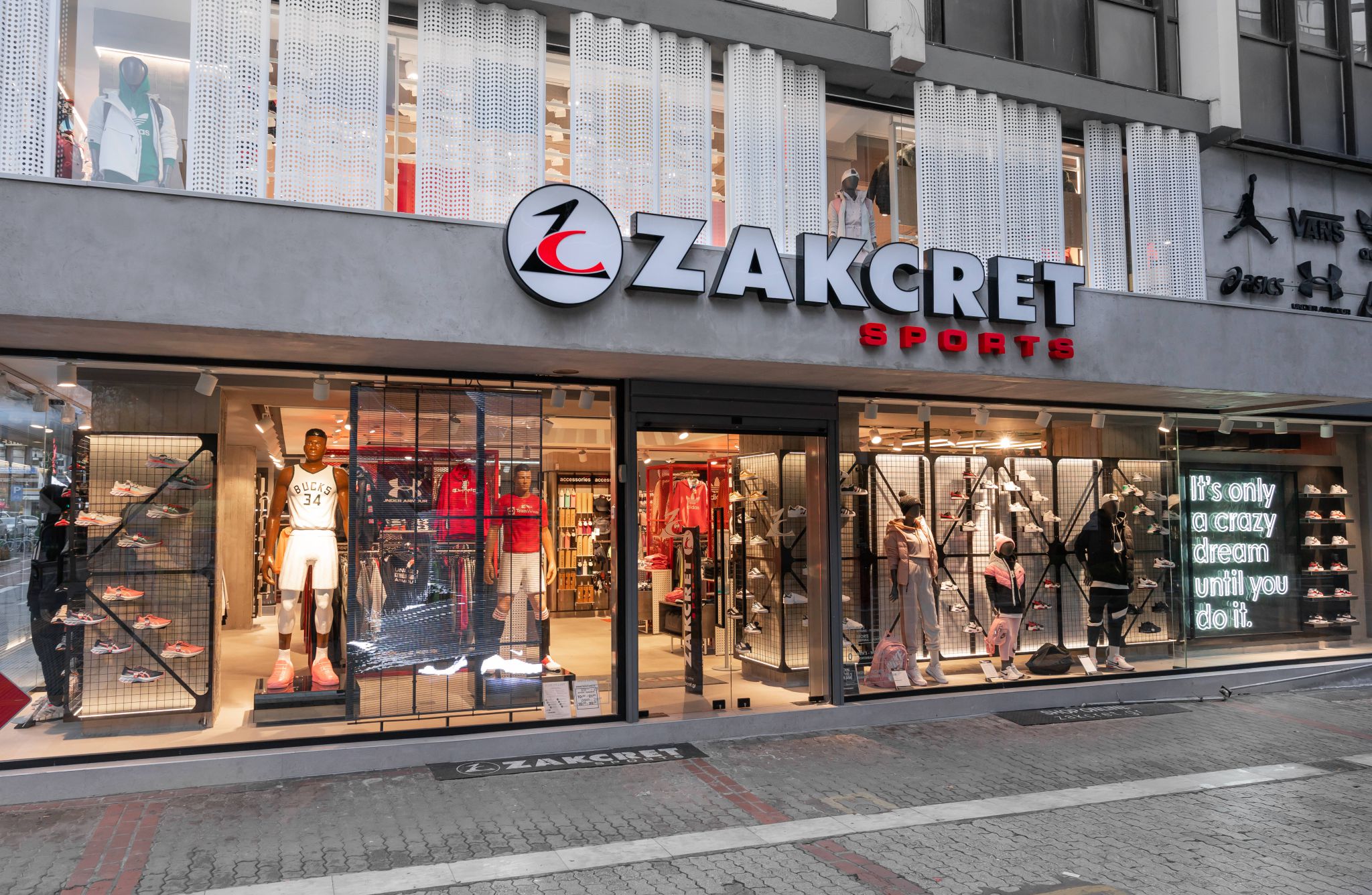 ZAKCRET Larissa